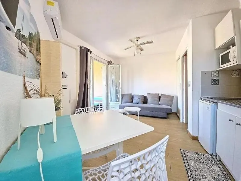 Appartement Vue Mer: Terrasse Panoramique et Confort Bandol Apartment